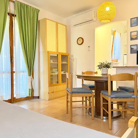 N321 - Numana, Comodo Bilocale Con Balconi Apartman